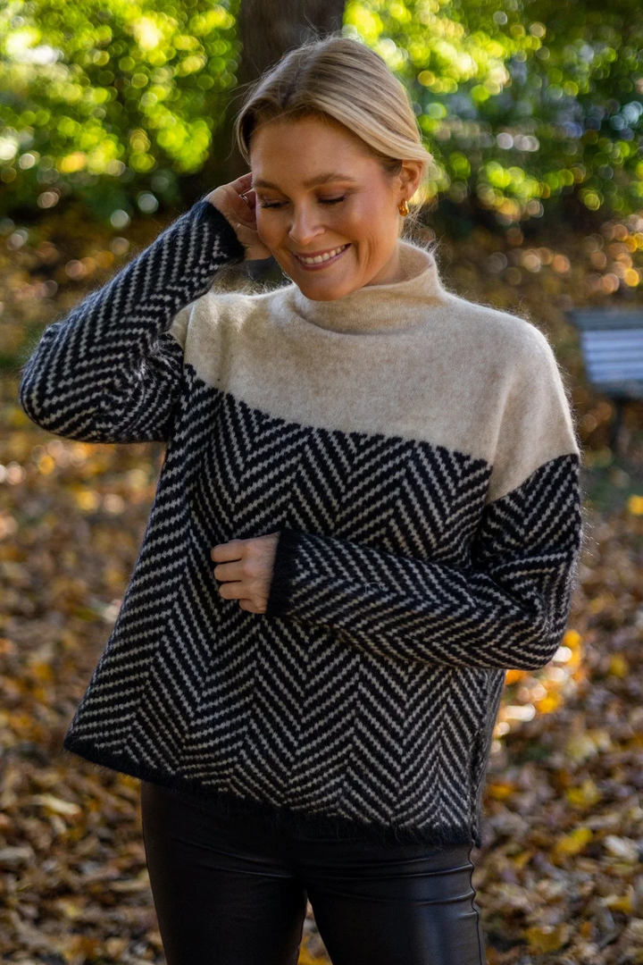 The Flynn Zigzag Knit Pullover